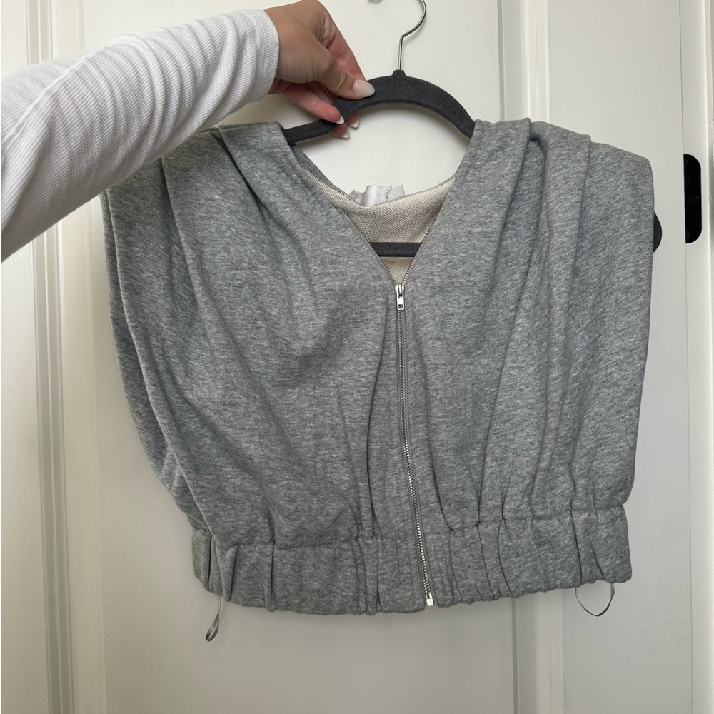 gray cropped sweatshirt material top with padded shoulders